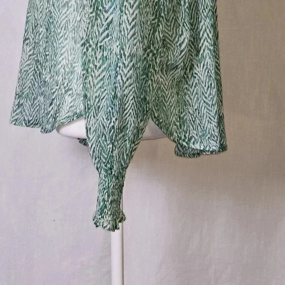 THML Blouse SZ M Lily Floral Flutter, Semi Ruffles,Smocked Sleeves,Boho,Peasant - Picture 5 of 11